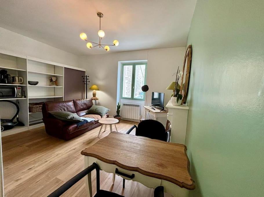 Appartement Entre Plage De L'Ecluse Et Place Du Marche Dinard Exterior photo