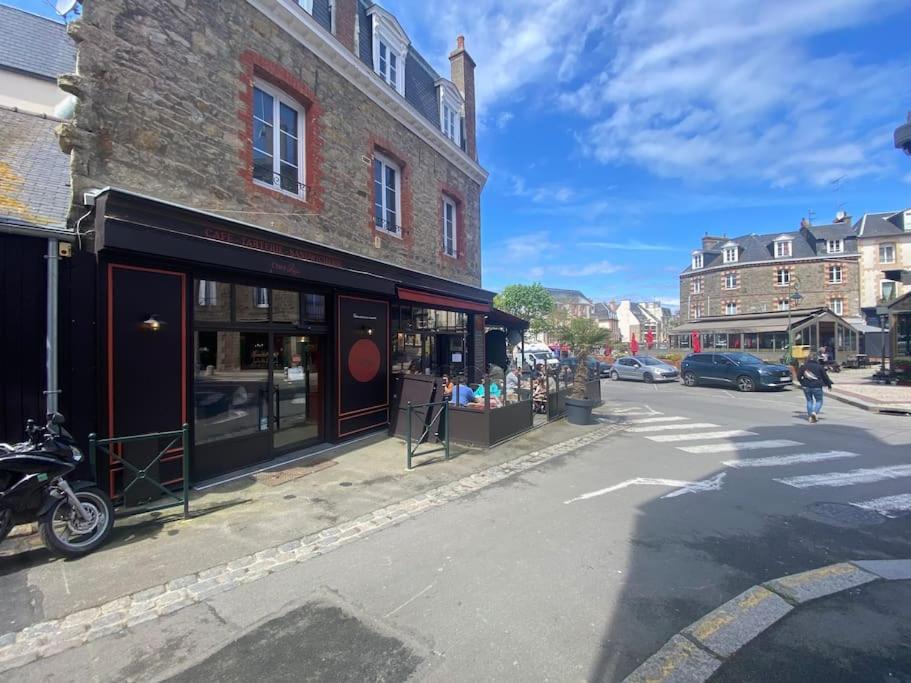 Appartement Entre Plage De L'Ecluse Et Place Du Marche Dinard Exterior photo